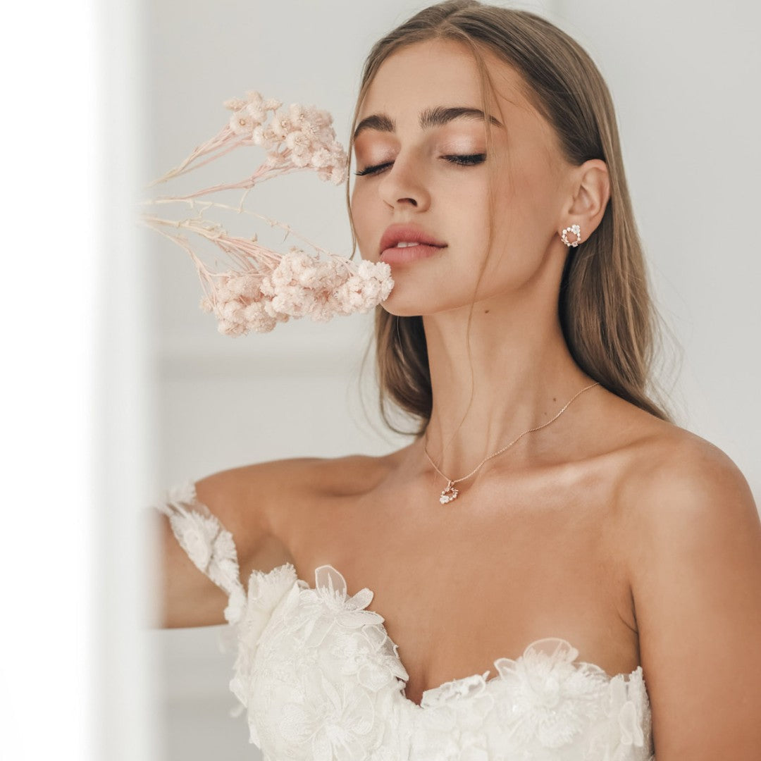 Welcher Brautschmuck passt zu welchem Brautkleid?